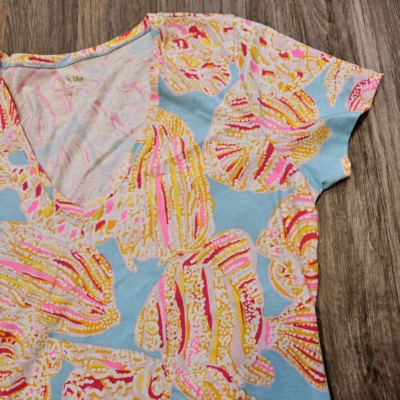 Lilly Pulitzer Etta Vneck Top Womens L Pink Blue Shells Tshirt Preppy Tropical - Picture 2 of 8